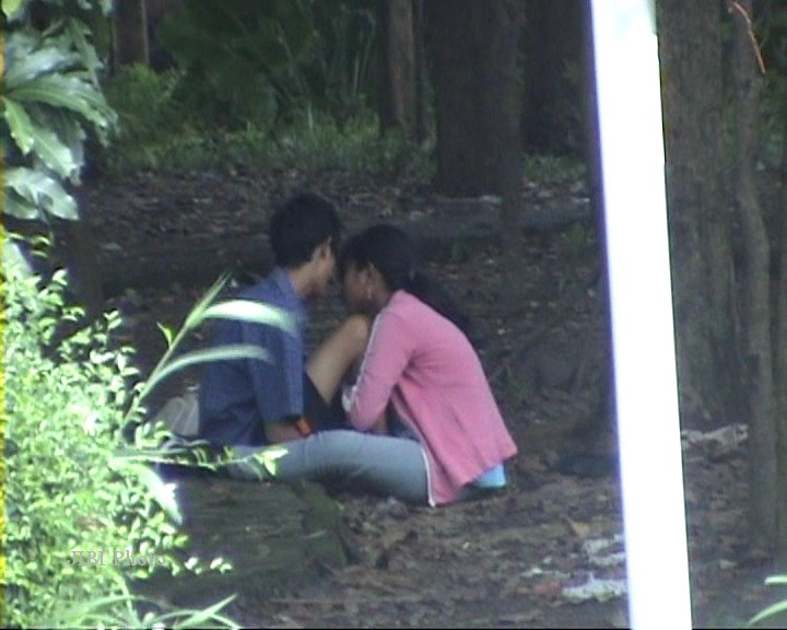 Nafsu tak Terbendung Lagi, Sepasang Kekasih Nekad Berbuat Mesum di Kompleks Pemakaman